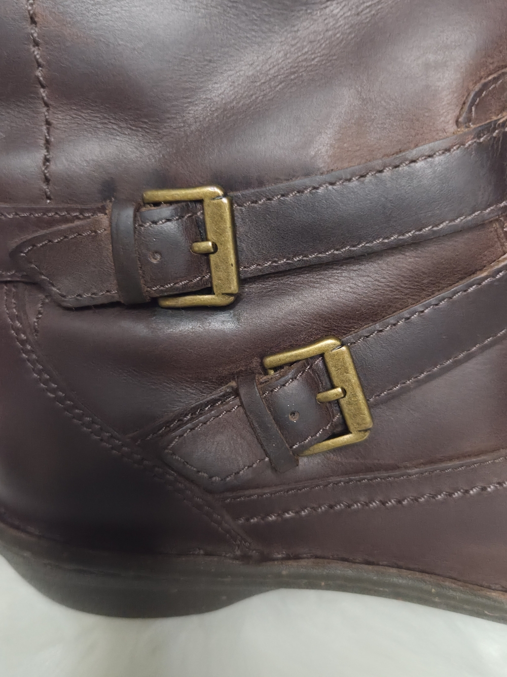 UGG Leather Shearling Lined Zip Buckled Strap Boots Size 9 - Picture 4 of 9